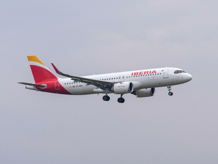 Flugzeug Iberia A320 Zurich