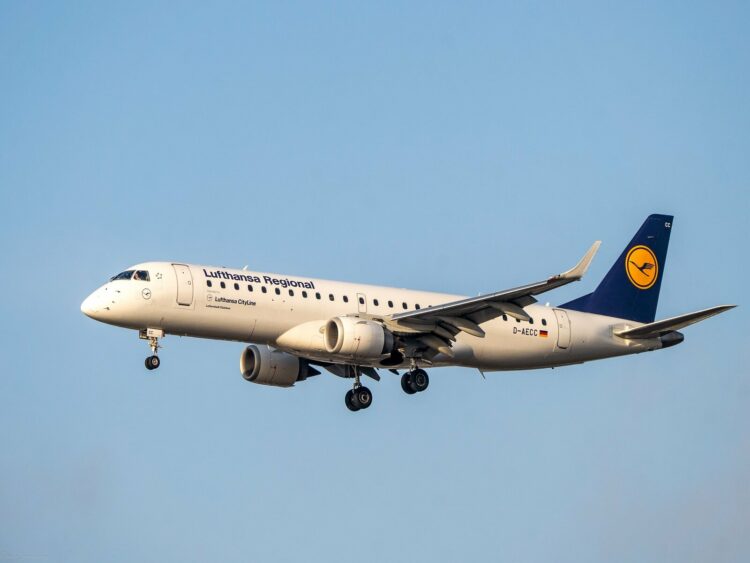 Flugzeug Lufthansa Embraer 190 Frankfurt