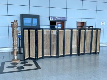 Salon Ebene Brazzaville Maya Maya Airport Eingang 1