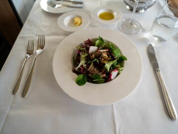 Swiss First Class Boeing 777 First Class Salat
