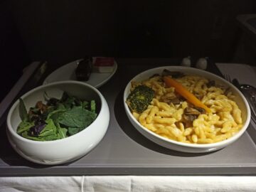 Aeromexico Business Class Boeing 787 8 Mexico Abendessen Hauptgericht Pasta