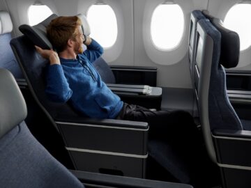 Finnair Premium Economy Class Sitz Kopfstuetze Copyright