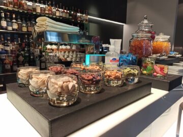 Lufthansa First Class Terminal Frankfurt Bar Nuesse
