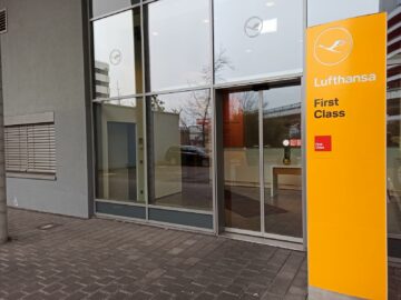 Lufthansa First Class Terminal Frankfurt Eingang Fussgaenger