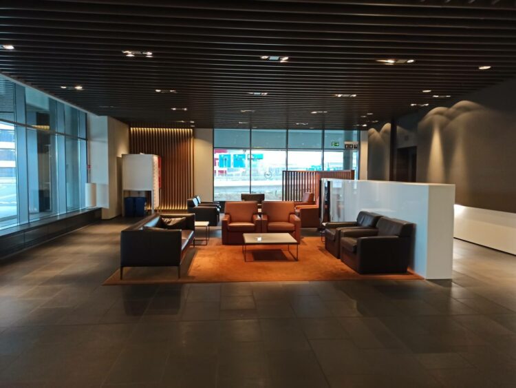 Lufthansa First Class Terminal Frankfurt Lobby Haupteingang