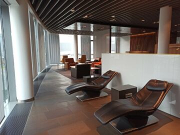 Lufthansa First Class Terminal Frankfurt Lounge Ruhesessel Blick Auf Sitzgruppe