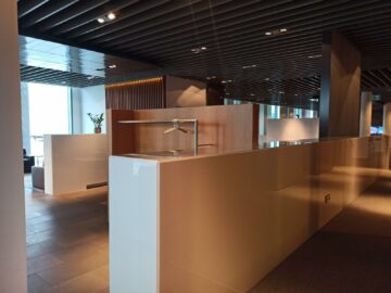 Lufthansa First Class Terminal Frankfurt Loungebereich Garderobe