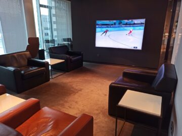 Lufthansa First Class Terminal Frankfurt Loungebereich Tv