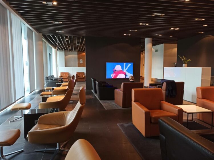 Lufthansa First Class Terminal Frankfurt Loungebereich Zentrale Sitzgruppe