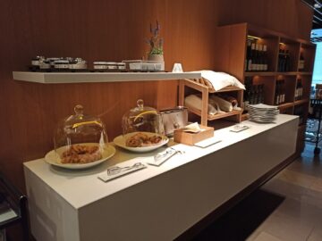 Lufthansa First Class Terminal Frankfurt Restaurant Fruehstueck Baeckerei