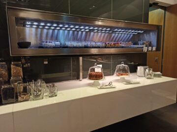 Lufthansa First Class Terminal Frankfurt Restaurant Mittagsbuffet Kuchen Nachtisch