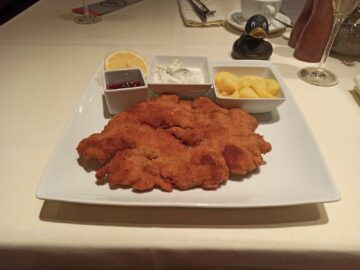 Lufthansa First Class Terminal Frankfurt Restaurant Wiener Schnitzel