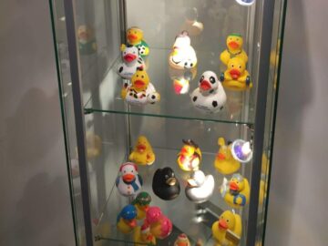 Lufthansa First Class Terminal Frankfurt Vitrine Enten