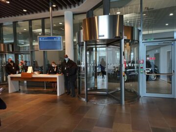 Lufthansa First Class Terminal Passkontrolle Uebergabe Chauffeurservice