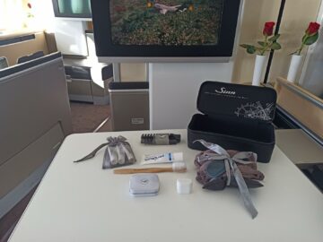 Review Lufthansa First Class Boeing 747 8 Mexico City Amenity Kit Herren Kompakt