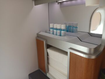 Review Lufthansa First Class Boeing 747 8 Mexico City Bad Tuecher Mundwasser