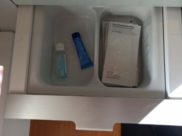 Review Lufthansa First Class Boeing 747 8 Mexico City Bad Untere Schublade