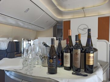 Review Lufthansa First Class Boeing 747 8 Mexico City Essen Weine Gedeckt