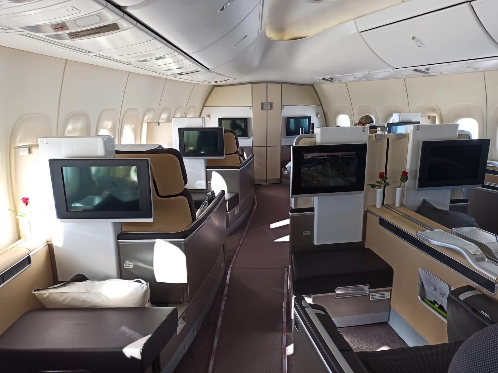 Review Lufthansa First Class Boeing 747 8 Mexico City Kabine Hintere Teil Kabine