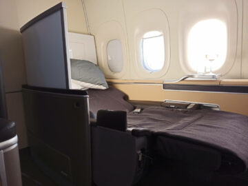 Review Lufthansa First Class Boeing 747 8 Mexico City Sitz Flach Kopfteil