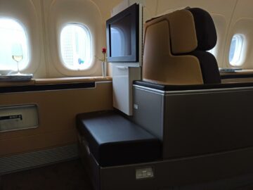 Review Lufthansa First Class Boeing 747 8 Mexico City Sitz Ottoman Bildschirm Fensterreieh