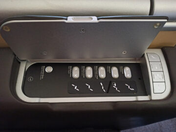 Review Lufthansa First Class Boeing 747 8 Mexico City Sitz Sitzeinstellung