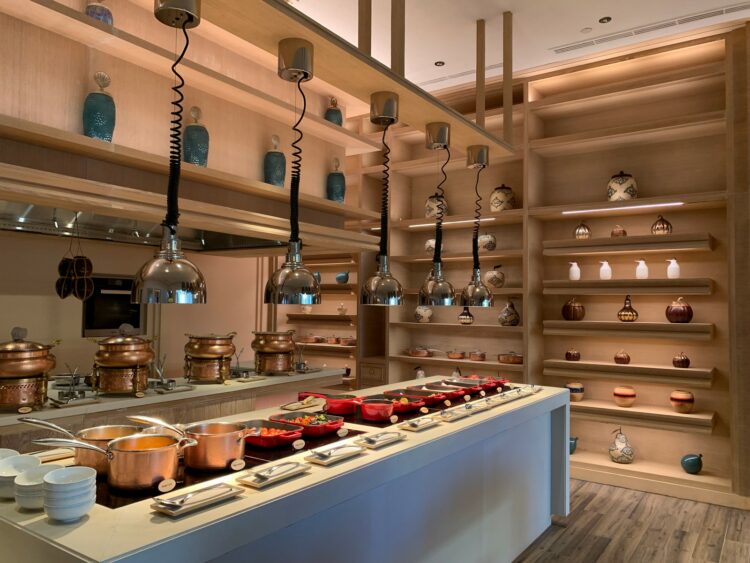 Waldorf Astoria Maldives Ithaafushi Fruehstueck Buffet Warm 1