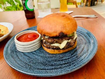 Waldorf Astoria Maldives Ithaafushi The Ledge Burger