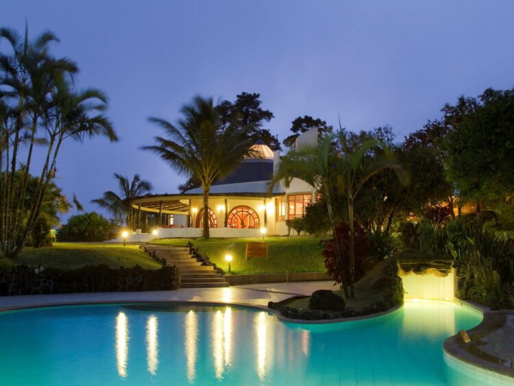 Curio Royal Palm Galapagos Pool Copyright