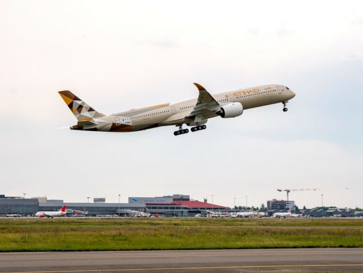 Etihad Flugzeug A350 1000 Copyright