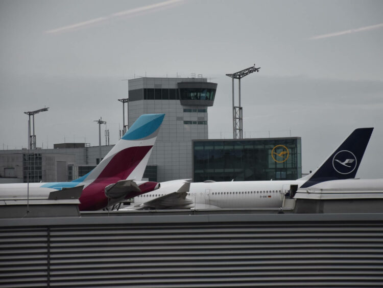 Eurowings Und Lufthansa Logos Frankfurt