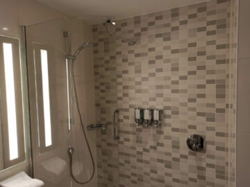 Hampton By Hilton Frankfurt Airport Bad Dusche