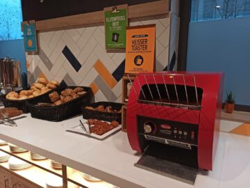 Hampton By Hilton Frankfurt Airport Fruehstueck Toaster