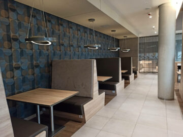 Hampton By Hilton Frankfurt Airport Restaurant Fruehstueck Sitzecke