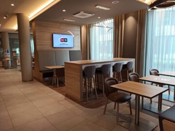 Hampton By Hilton Frankfurt Airport Restaurant Stehtisch