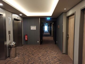 Hampton By Hilton Frankfurt Airport Zimmer Flur