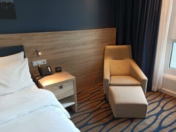 Hampton By Hilton Frankfurt Airport Zimmer Sessel