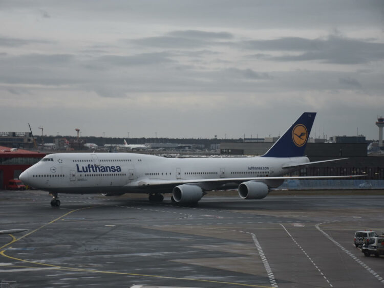 Lufthansa Flugzeug Boeing 747 8