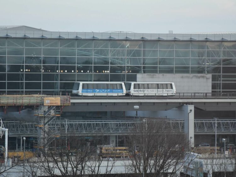 Sky Train Frankfkurt Fahrt