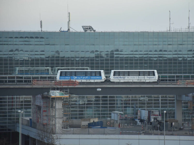 Sky Train Frankfurt Flughafen Terminal 2