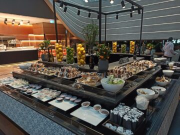 Turkish Airlines Business Lounge Istanbul Kaltes Buffet Dessert