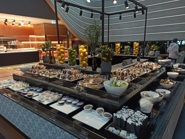 Turkish Airlines Business Lounge Istanbul Kaltes Buffet Dessert