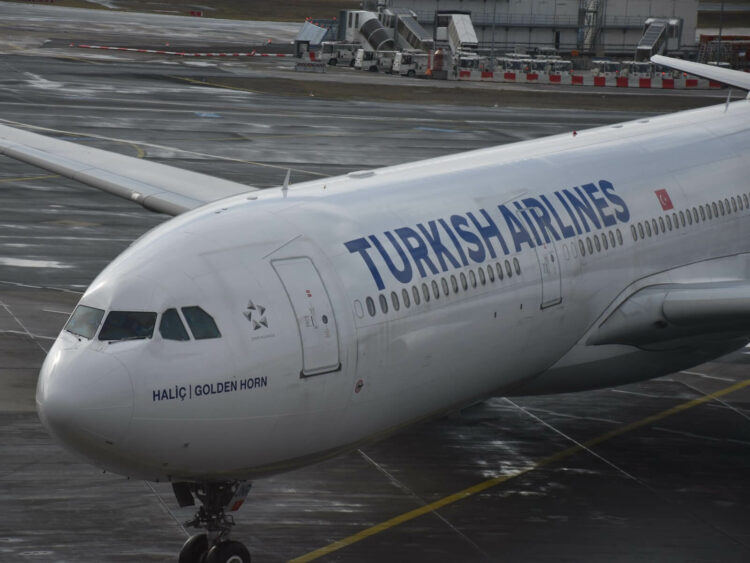 Turkish Airlines Flugzeug Airbus A330 300 Frankfurt Golden Horn