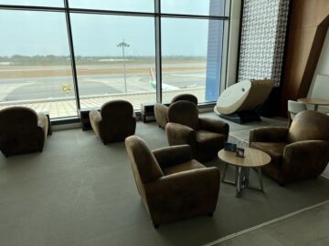 Adinkra Lounge Accra Ghana Fensterfront 2