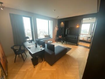 Andaz Muenchen Schwabinger Tor Andaz View Suite Wohnzimmer 1