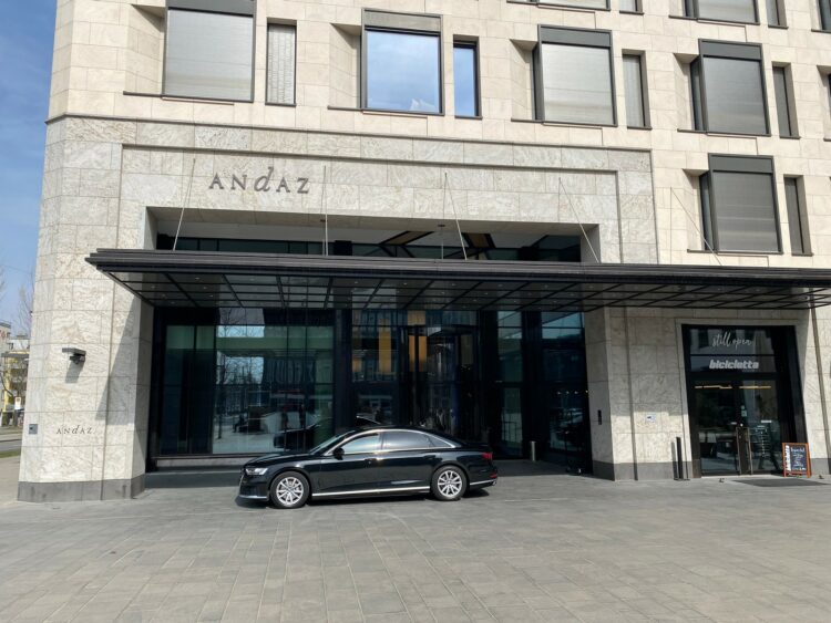 Andaz Muenchen Schwabinger Tor Hotel Eingang Außen 1