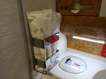 Emirates Business Class A380 Bad Zahnbuerste