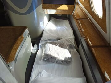 Emirates Business Class A380 Bett Von Hinten Fussraum