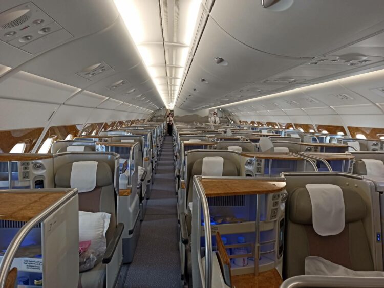 Emirates Business Class A380 Kabine Von Vorne