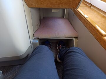 Emirates Business Class A380 Sitz Beinfreiheit